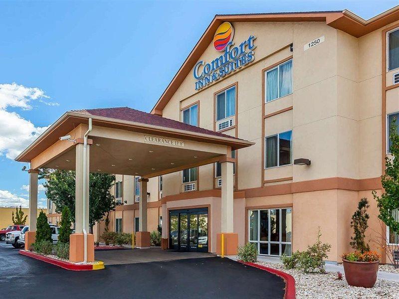 Comfort Inn & Suites Airport Convention Center Reno Exterior photo