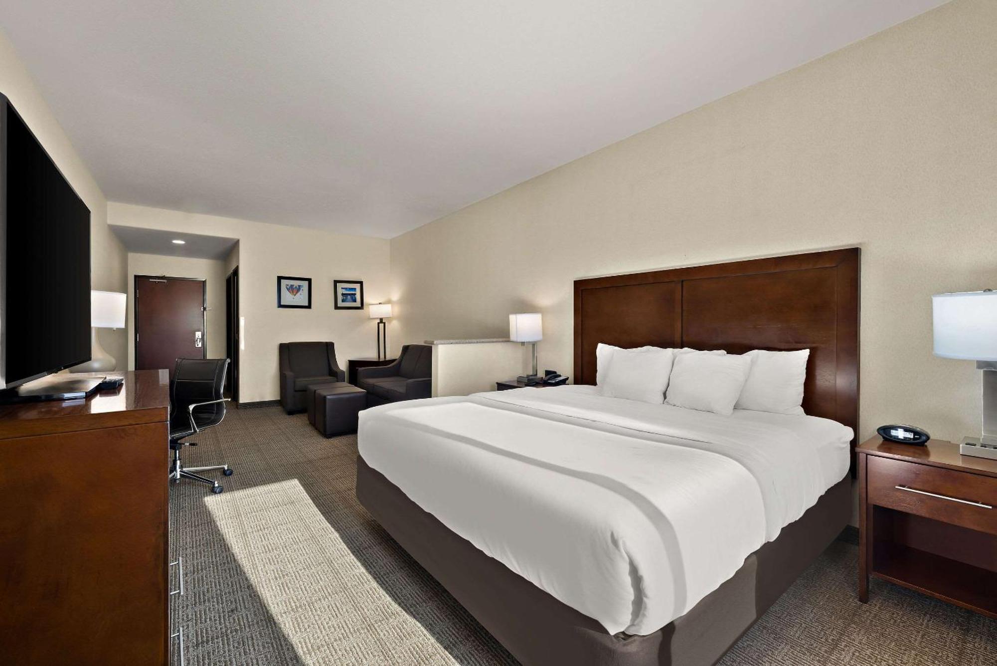 Comfort Inn & Suites Airport Convention Center Reno Exterior photo