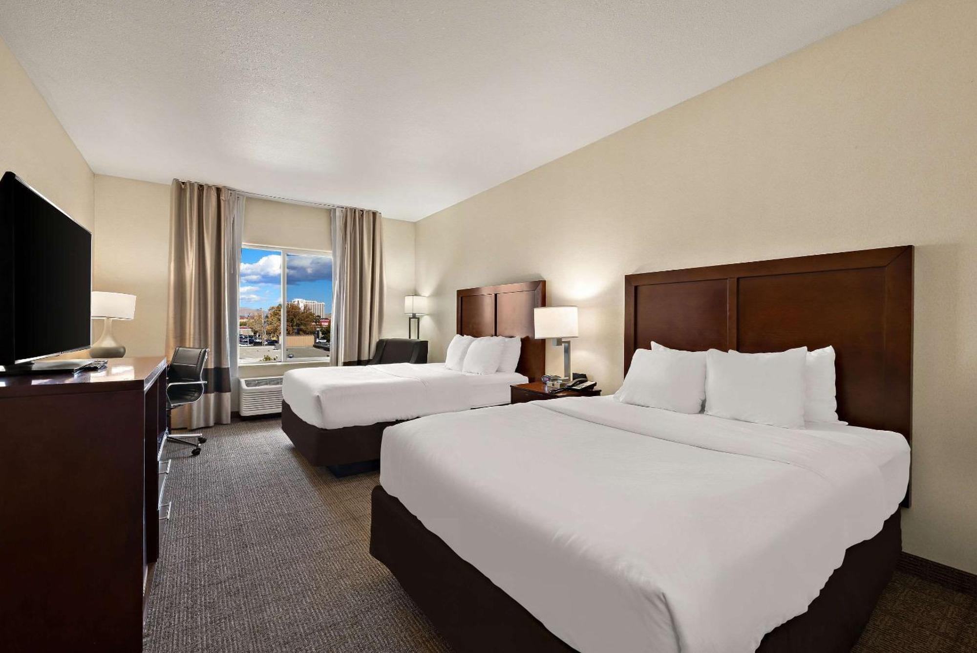 Comfort Inn & Suites Airport Convention Center Reno Exterior photo