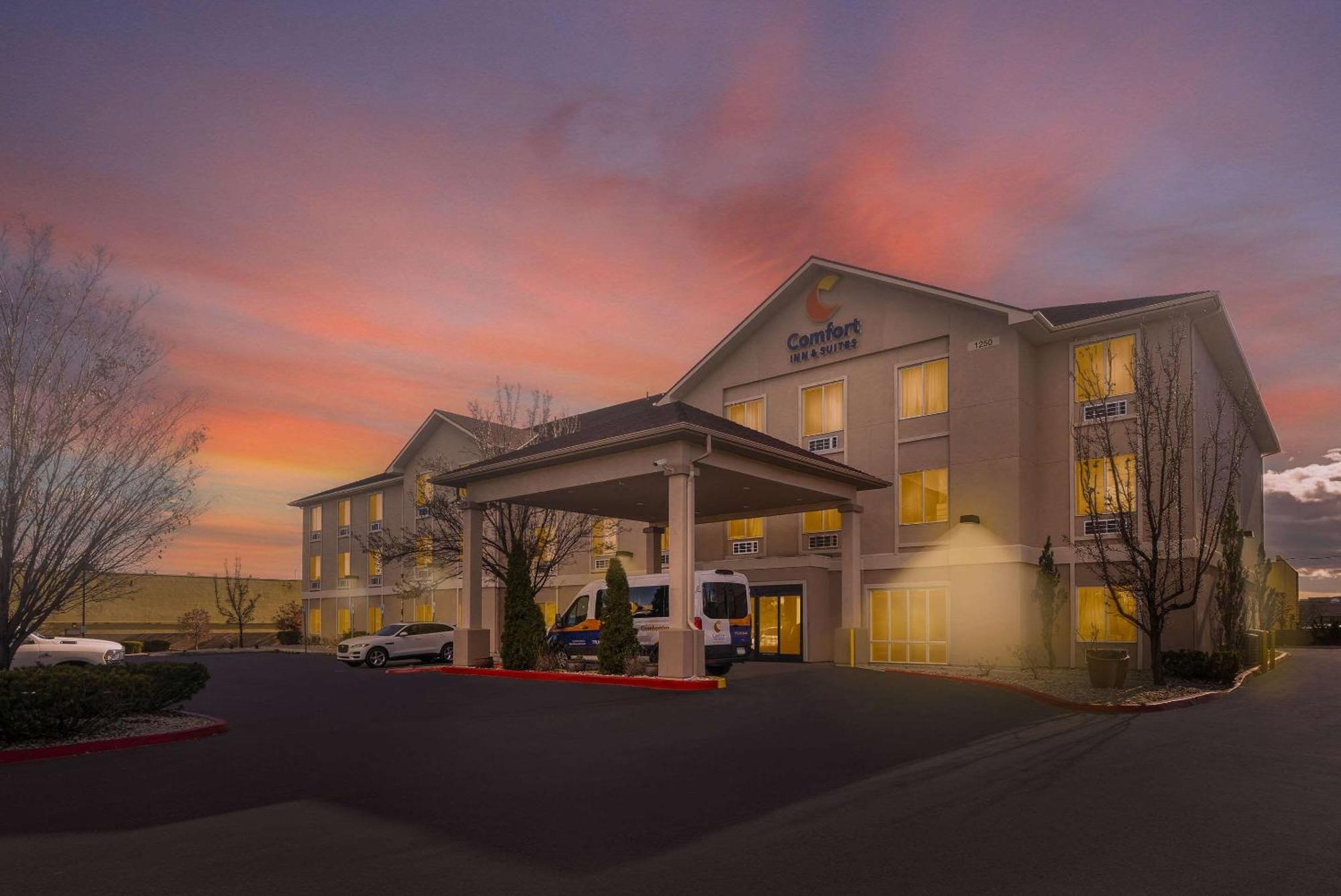 Comfort Inn & Suites Airport Convention Center Reno Exterior photo