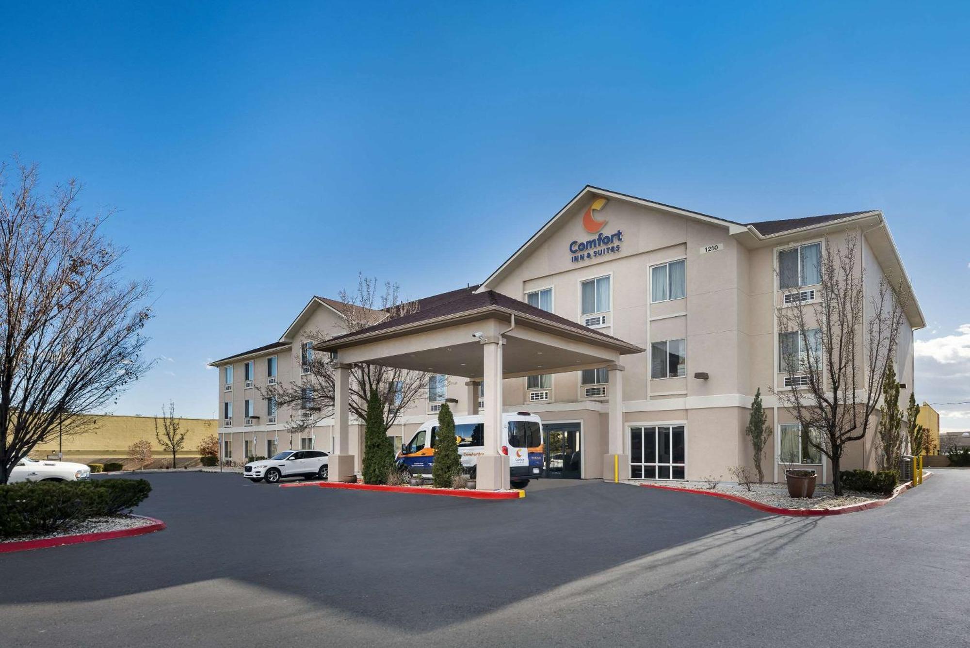 Comfort Inn & Suites Airport Convention Center Reno Exterior photo