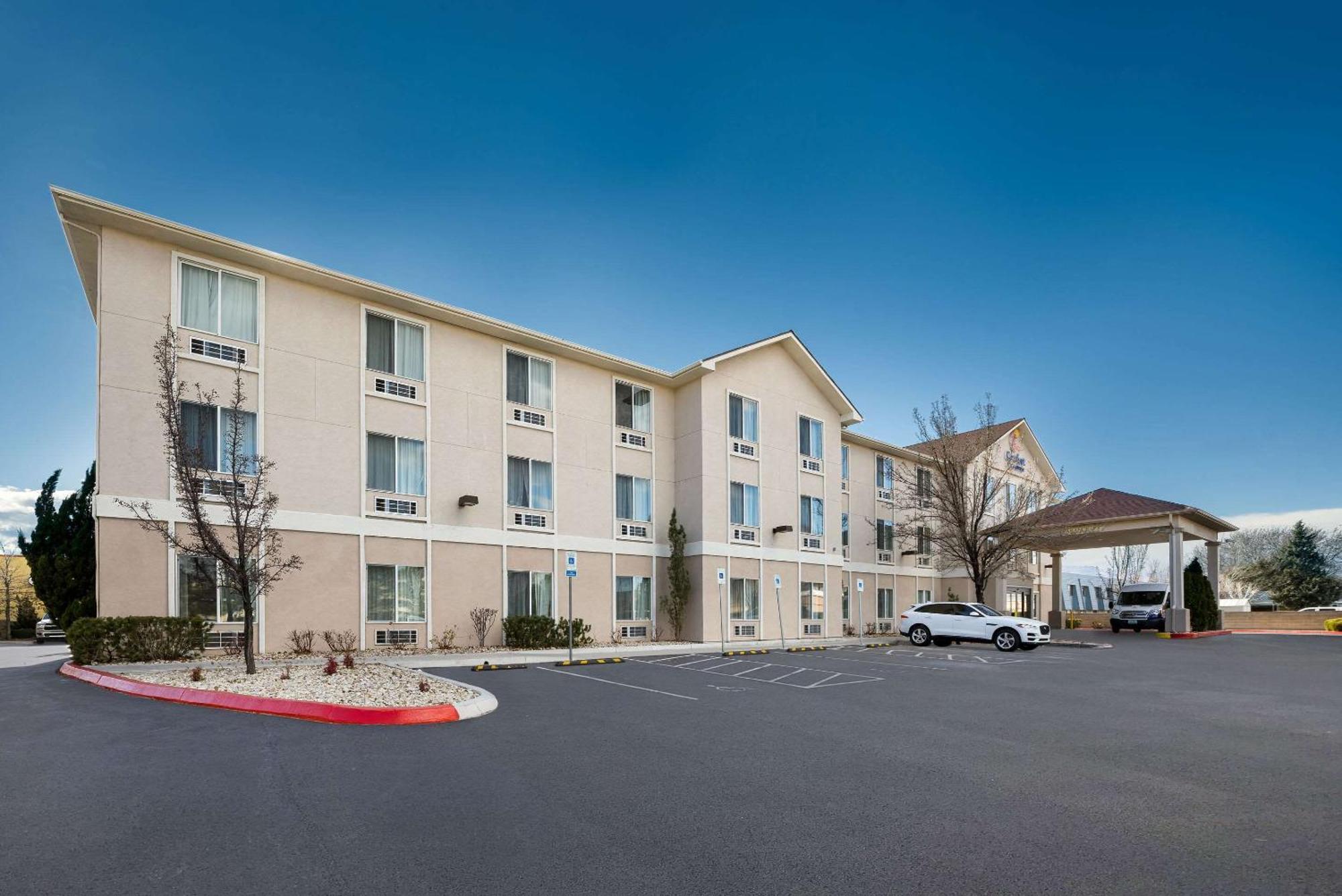 Comfort Inn & Suites Airport Convention Center Reno Exterior photo
